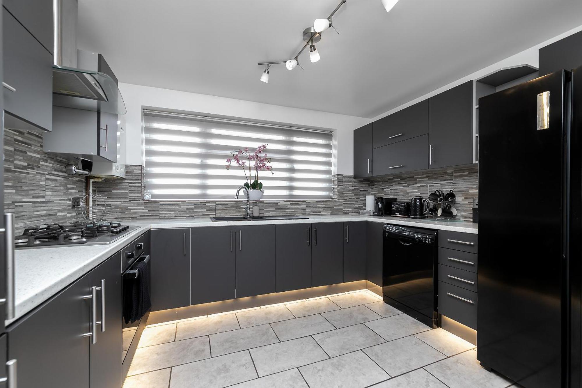 Contractors Dream~pool Table~close To Luton Airport~three Double Bedrooms * Luton (Bedfordshire)