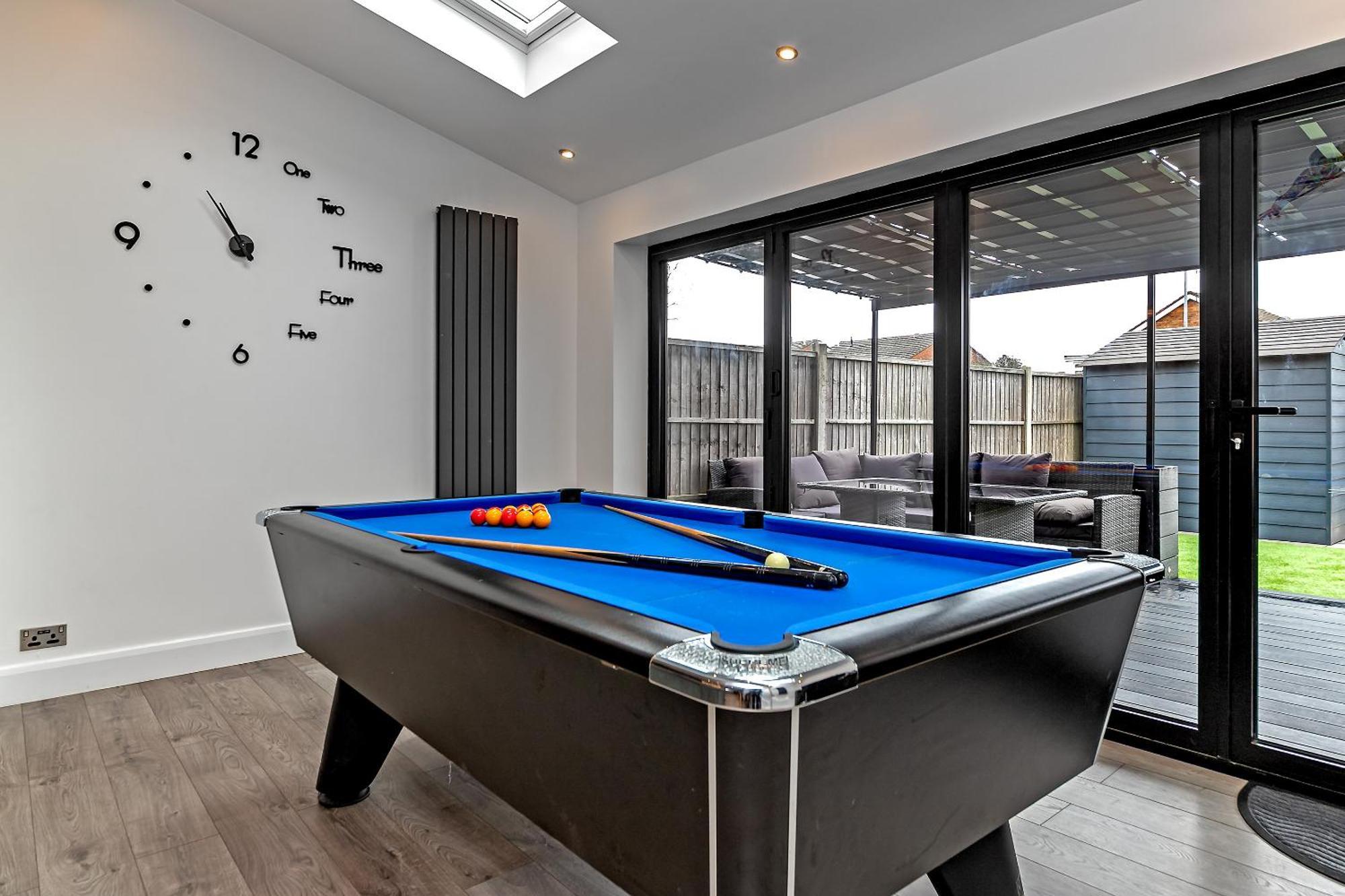Contractors Dream~pool Table~close To Luton Airport~three Double Bedrooms Luton (Bedfordshire)
