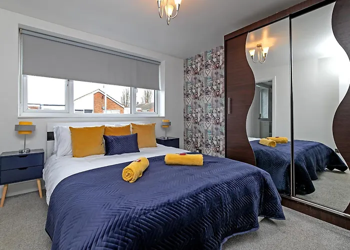 Contractors Dream~Pool Table~Close To Luton Airport~Three Double Bedrooms