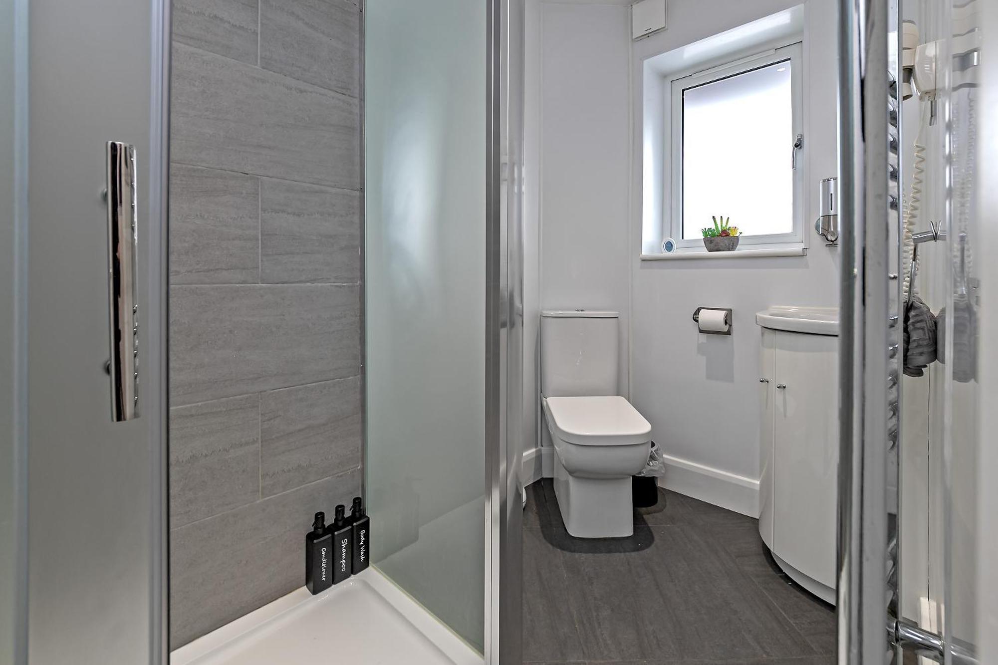 Contractors Dream~pool Table~close To Luton Airport~three Double Bedrooms * Luton (Bedfordshire)