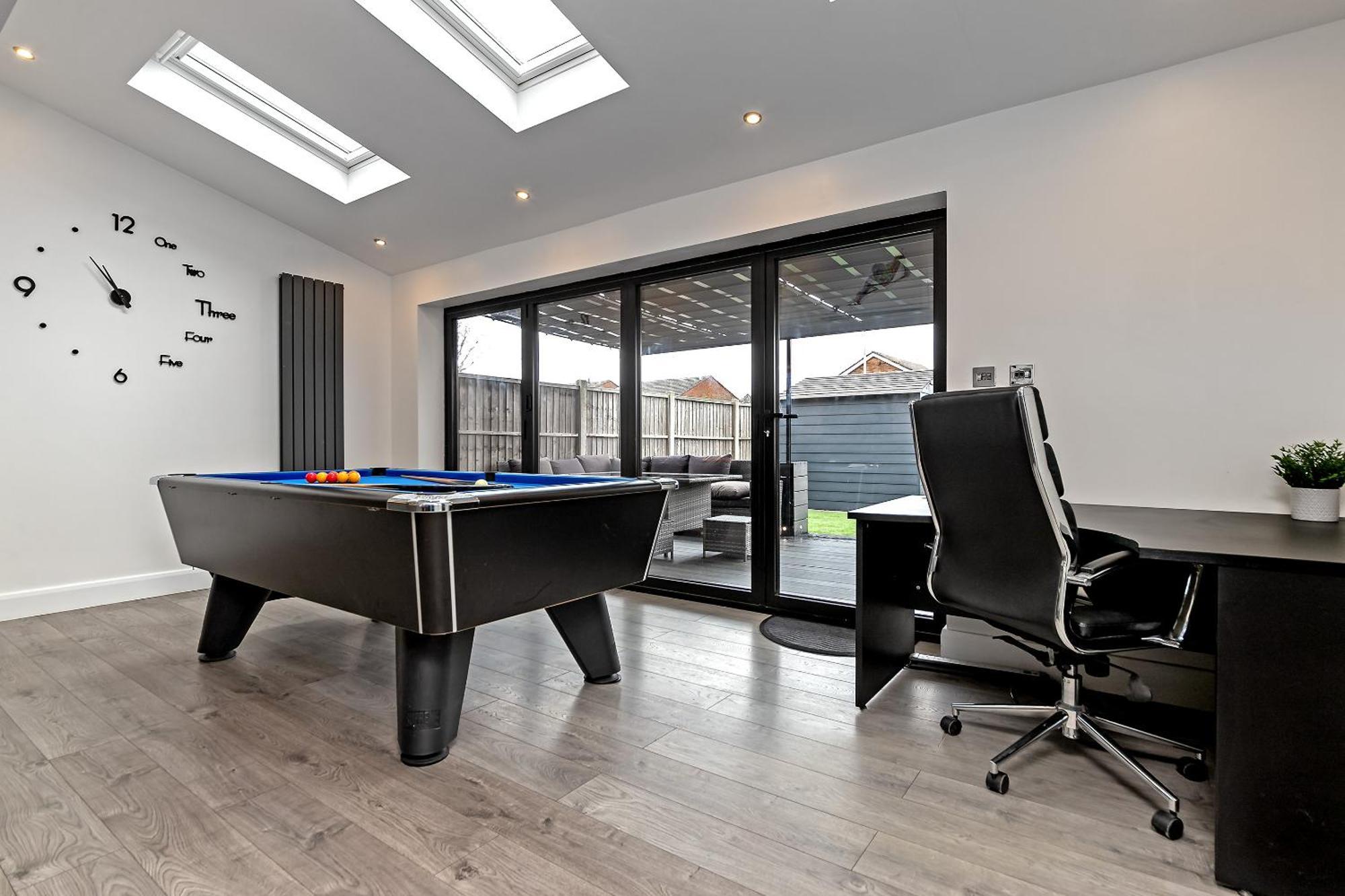 Contractors Dream~pool Table~close To Luton Airport~three Double Bedrooms * Luton (Bedfordshire)
