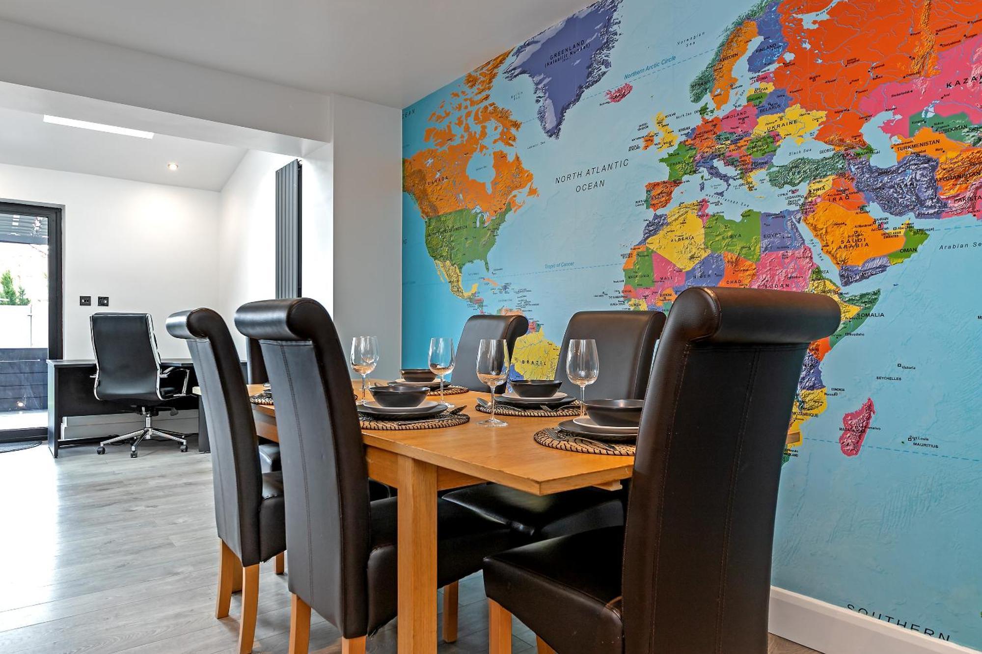 Contractors Dream~pool Table~close To Luton Airport~three Double Bedrooms Luton (Bedfordshire)