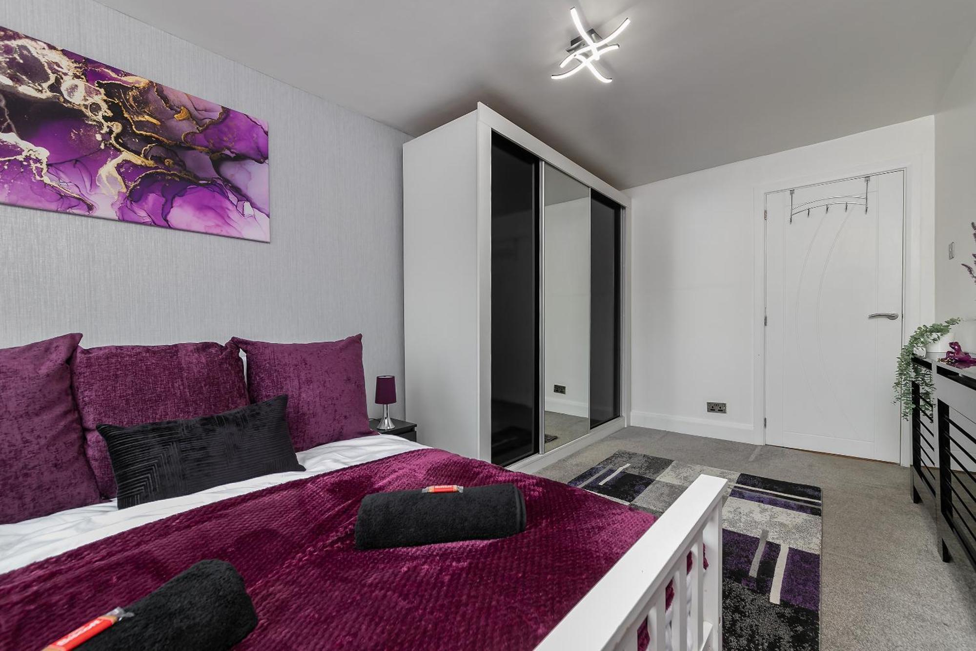 Holiday home Contractors Dream~pool Table~close To Luton Airport~three Double Bedrooms *