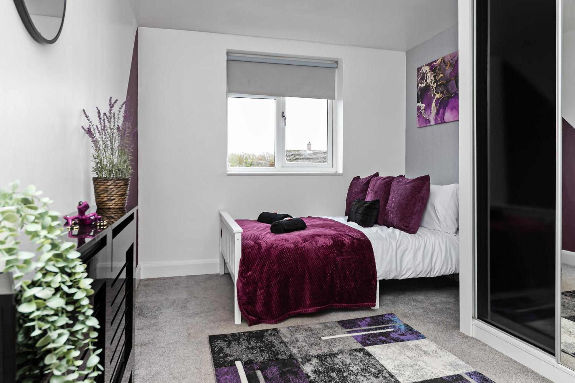 Contractors Dream~pool Table~close To Luton Airport~three Double Bedrooms Holiday home *